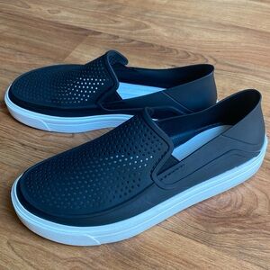 Black Crocs slip ins Women’s Sz 8